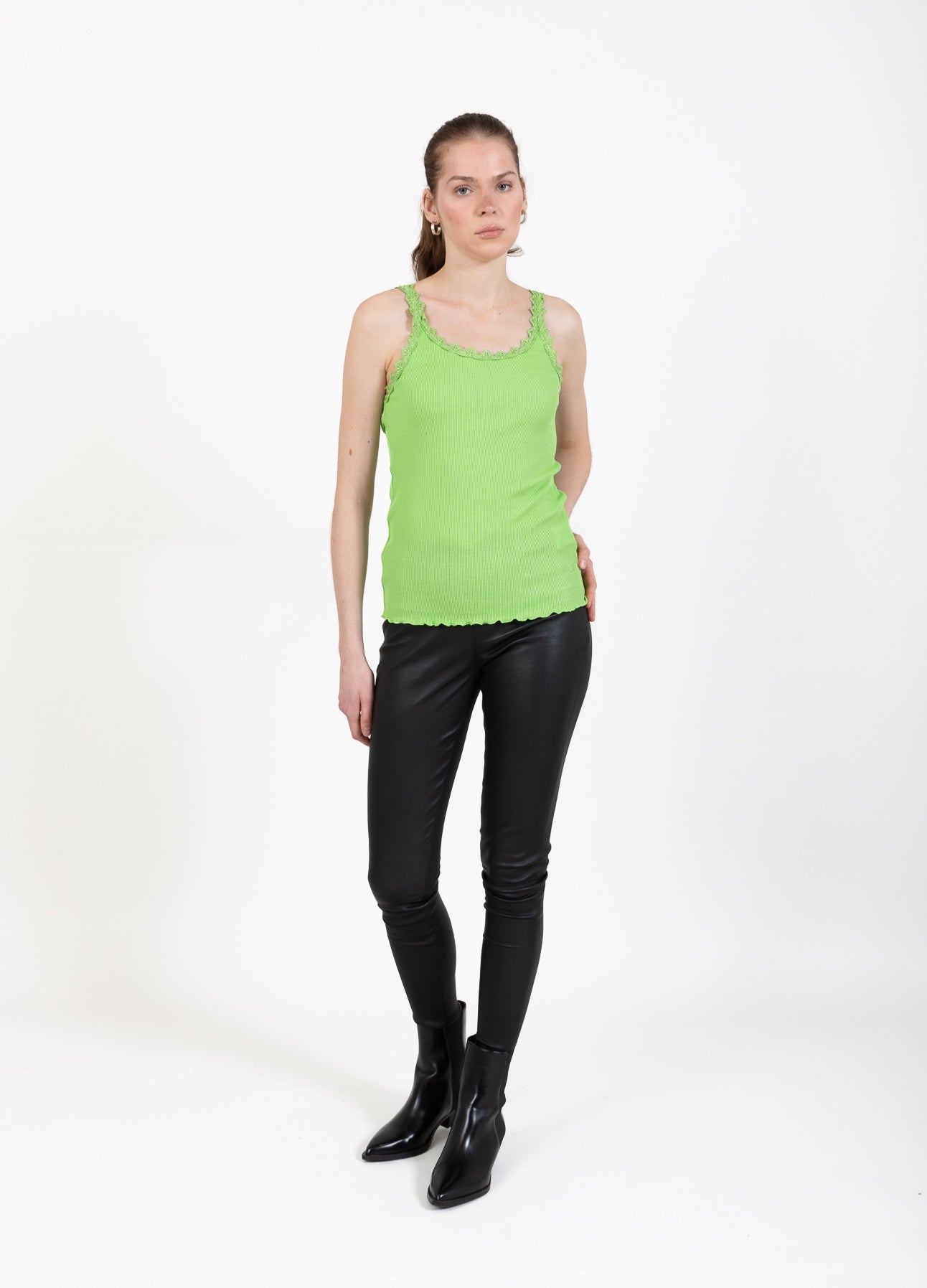 CC Heart CC HEART SEIDEN-TRÄGERTOP MIT SPITZE Top - Short sleeve Flashy green - 459
