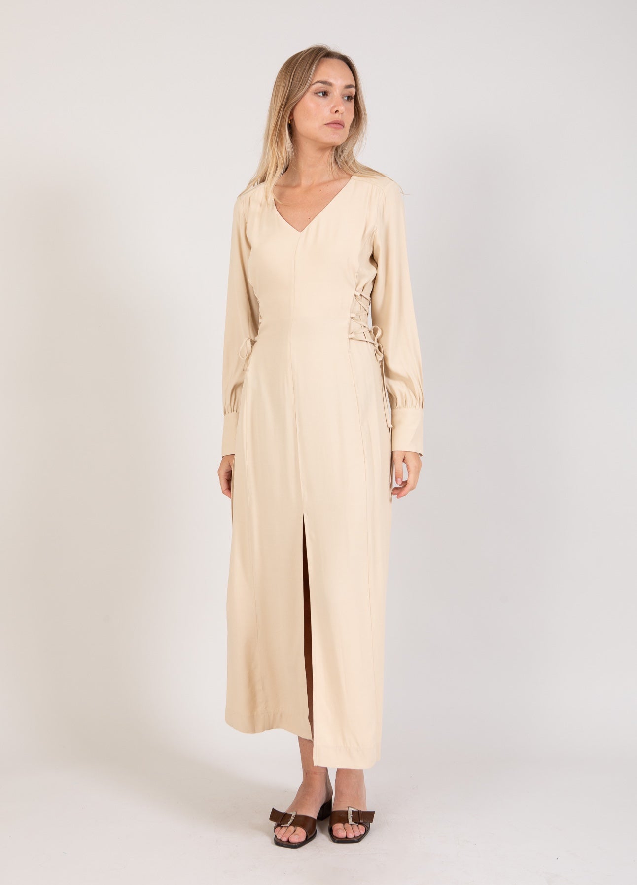 Coster Copenhagen Kleid mit Bindeband und Schlitz Dress Vanilla - 348
