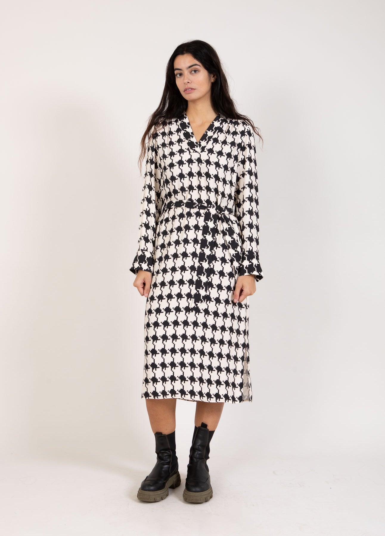 Coster Copenhagen LANGES KLEID MIT HOUNDSTOOTH PRINT Dress Houndstooth mix print - 901
