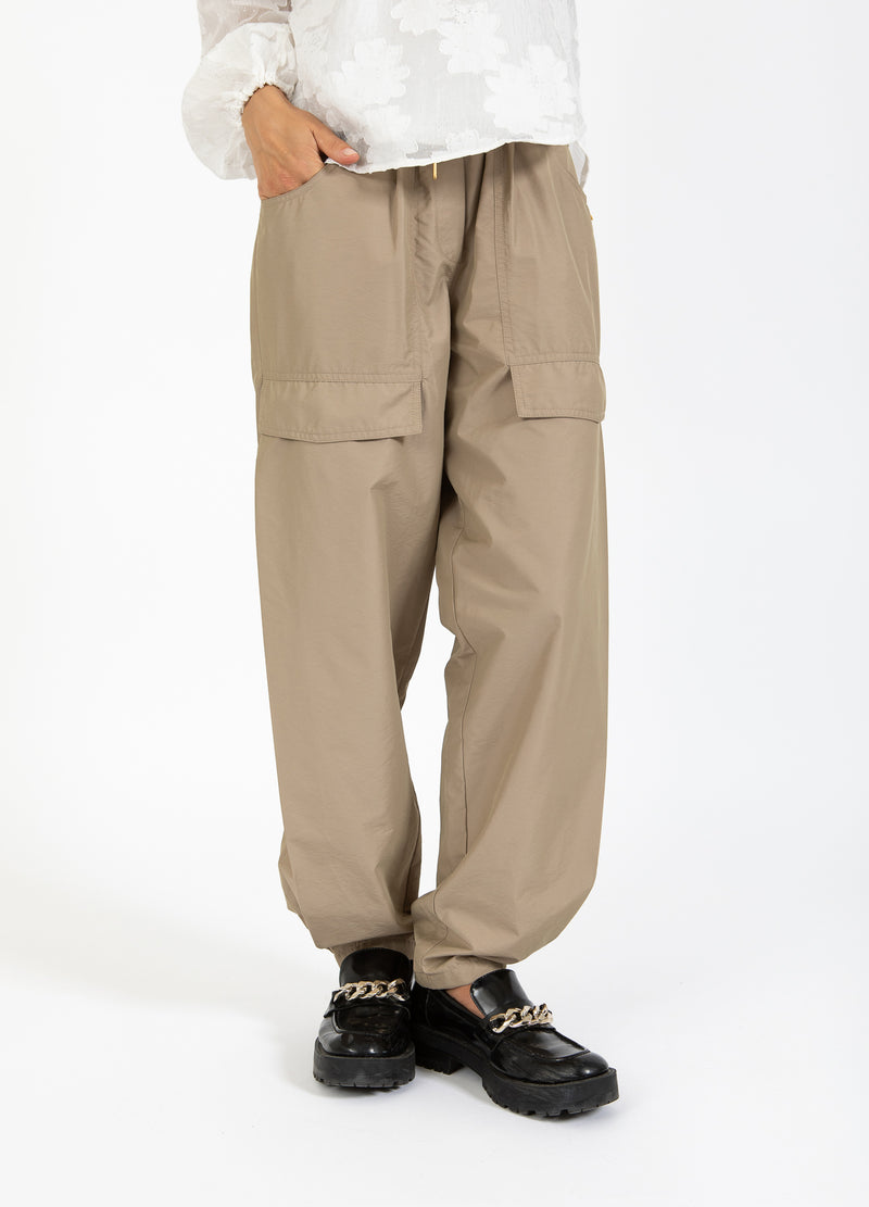 Coster Copenhagen CARGOHOSE - SILLE PASSFORM Pants Desert sand - 329