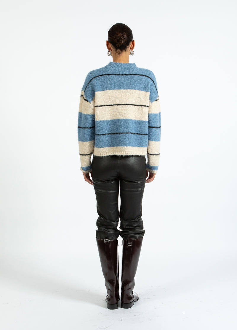 Coster Copenhagen FLAUSCHIG GESTREIFTER STRICK Knitwear Blue/creme stripe - 589