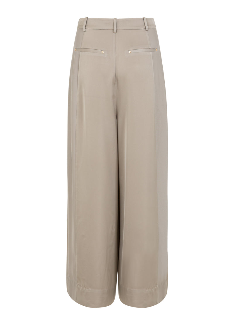 Coster Copenhagen GLÄNZENDE WEITE HOSE MIT HOHER TAILLE - PETRA PASSFORM Pants Grey sand - 241