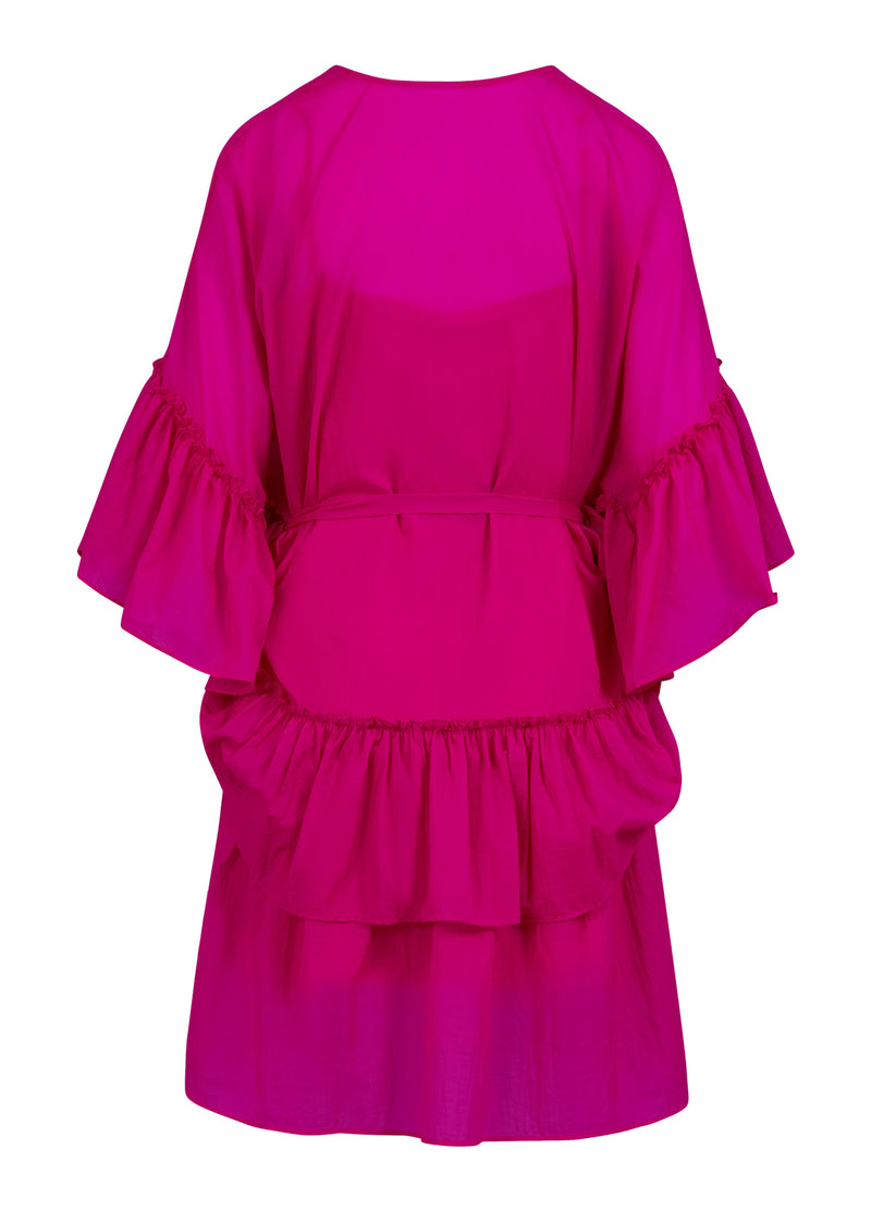 Coster Copenhagen KLEID MIT GROßER RÜSCHE Dress Bright pink - 663