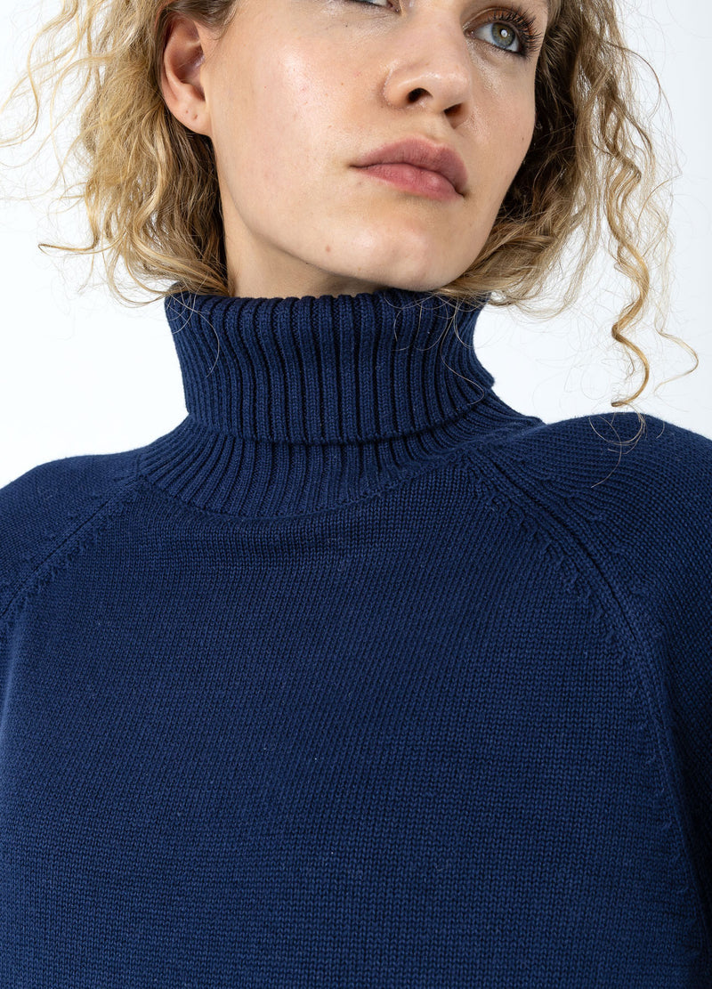 Coster Copenhagen STRICKEN MIT HOHEM KRAGEN AUS BAUMWOLLE Knitwear Eclipse blue - 555